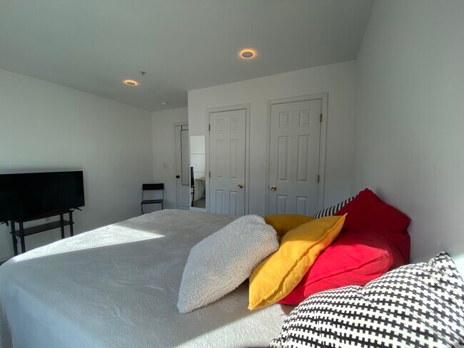 Photo - 1327 Belmont St NW Unit Rm# 1