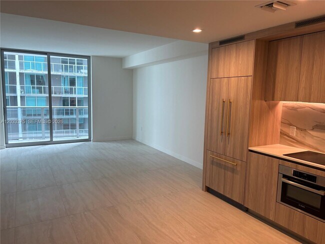 Photo - 77 SE 5th St Unidad 2108