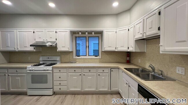 77 Pearson Rd Unit 2