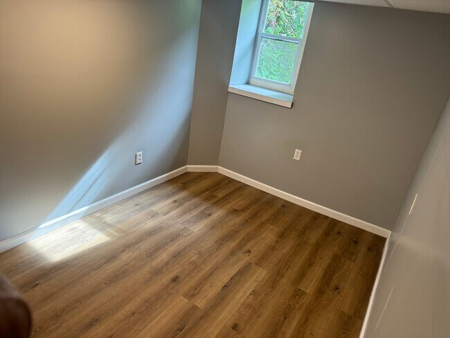 Photo - 210 Locust Ave Unit 4