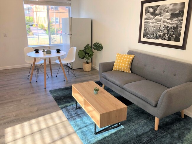 Building Photo - 445 40th St Unit 11