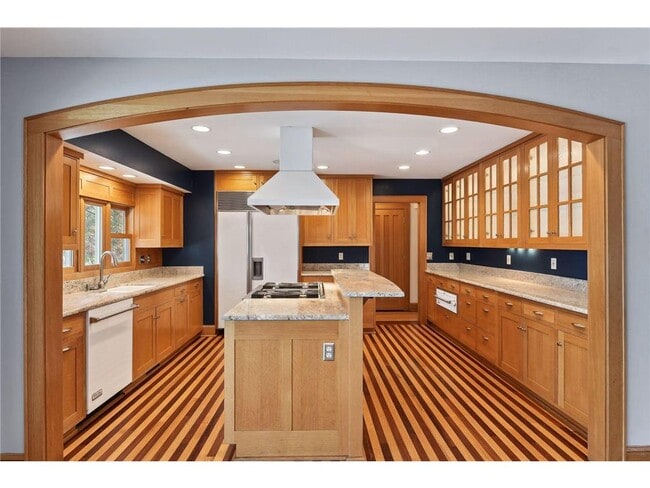 Photo - 5207 Doncaster Way