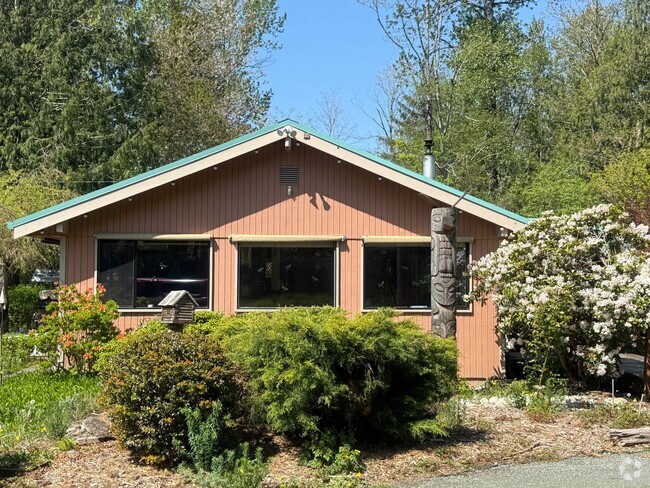 Building Photo - Luxurious Riverfront Retreat in the Cascad... Rental