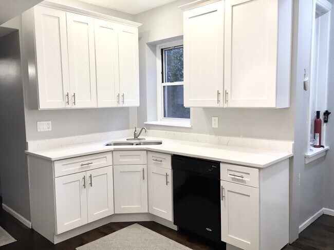 Photo - 3253 N Kenmore Ave Unit 2