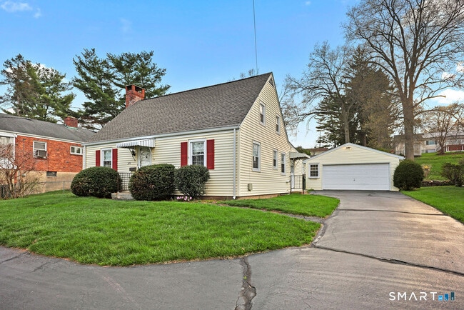 Building Photo - 575 S Main St