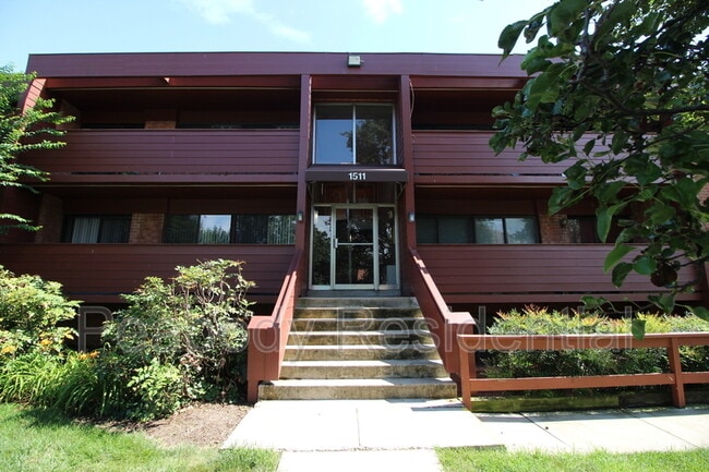 Building Photo - 1511 S George Mason Dr Unit #3