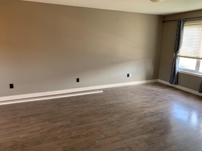 Photo - 3 bedroom in Regina SK S0G 4G0