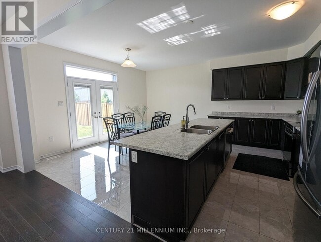 Photo - 194 Woolwich St S