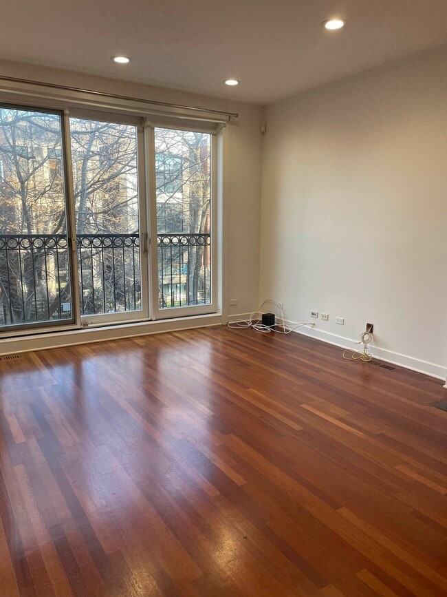 Photo - 1024 N Honore St Unidad 2