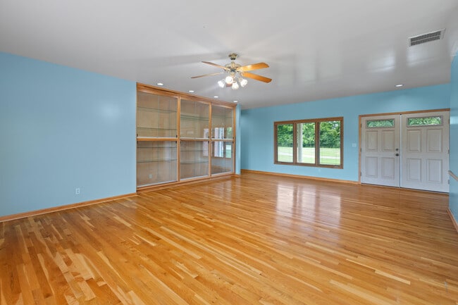 Photo - 1221 Hawthorne Ln