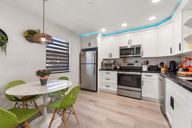 Photo - 908 Lakeview Cir