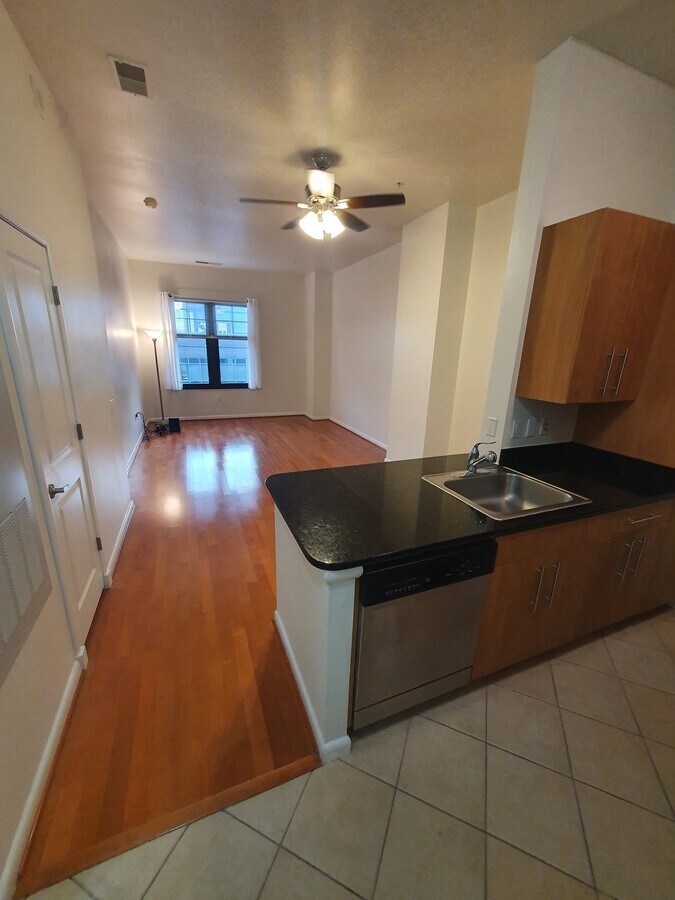 Photo - 1021 N Garfield St Unit 1048