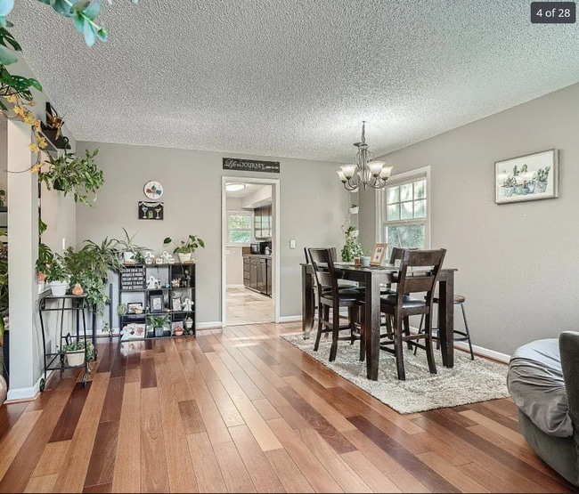 Dining room - 8504 N Foss Ave