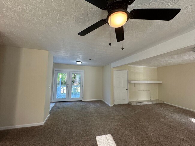 Photo - 3 Bedroom 2 Bath (w/ Bonus Room) & Spacious Living Area