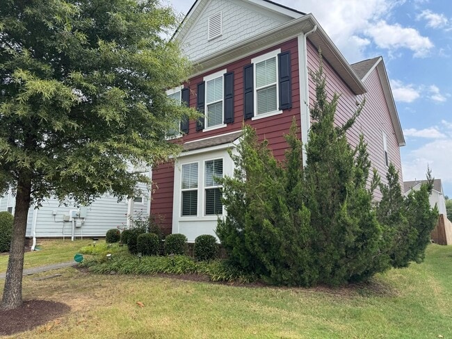 Your Franklin dream rental is here—4 bedrooms, a huge bonus, two en-suites, and an unbeatable loc...