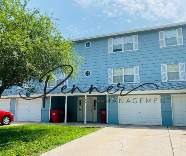Building Photo - 3808 SW 8th St. Terrace Rental