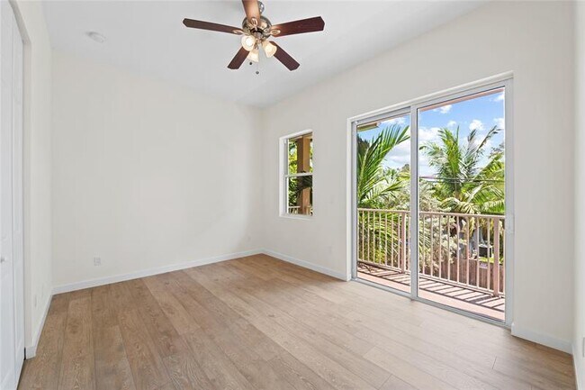 Photo - 1430 SW 4th Ave