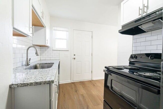 Photo - 4040 Halsey Pl