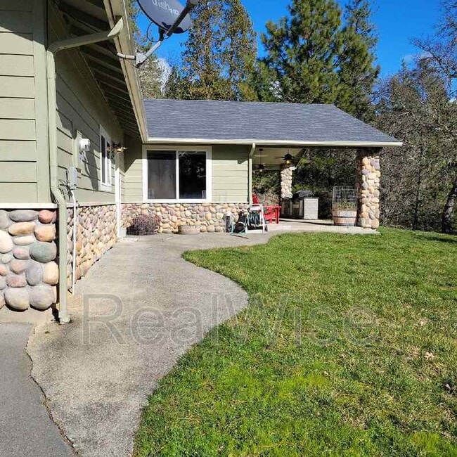 373 Donet Ln