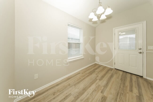 Photo - 1885 Bradford Pl