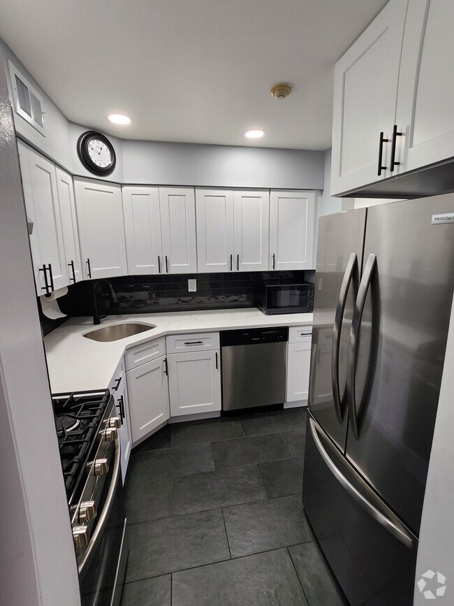 Building Photo - 49 Fairview Cir Unit Artist Lake #49 Rental