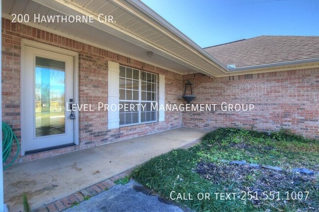 Photo - 200 Hawthorne Cir