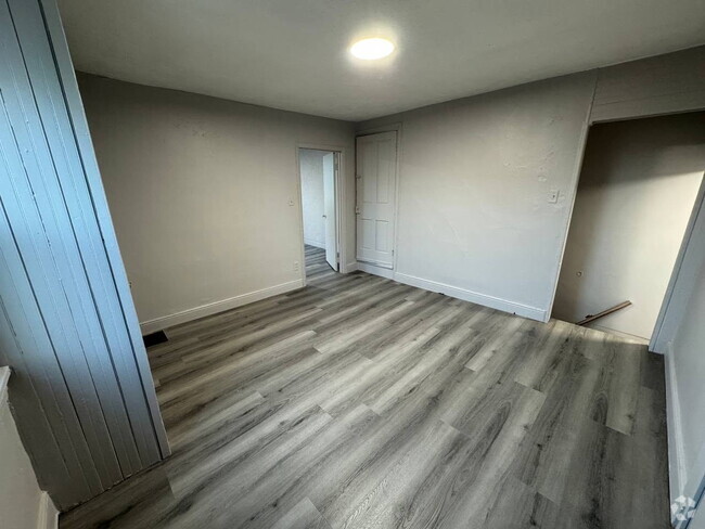 Building Photo - 1250 Bailey St Rental