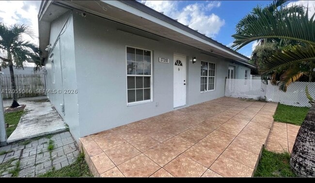 Building Photo - 17201 NW 53rd Pl Unit 1