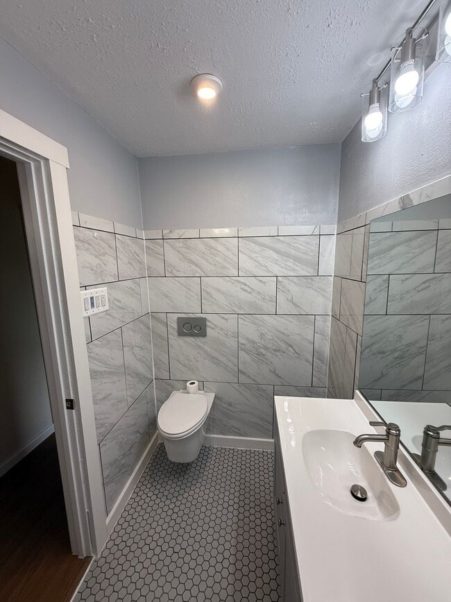 Photo - 16200 Round Mountain Rd