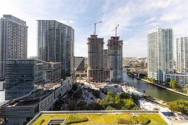 Photo - 68 SE 6th St Unidad 2006