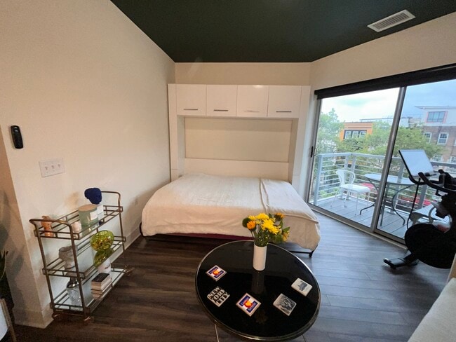 Photo - 2550 17th St NW