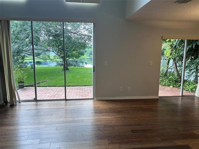 Photo - 839 Garnet Cir