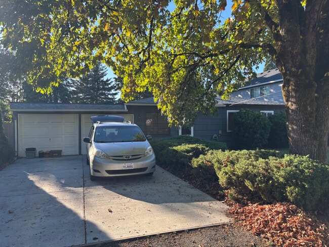 Building Photo - 108 SE 100th Ave