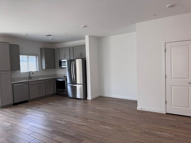 Photo - Stunning New 3Beds/2.5Bath Townhome in Phoenix, AZ!