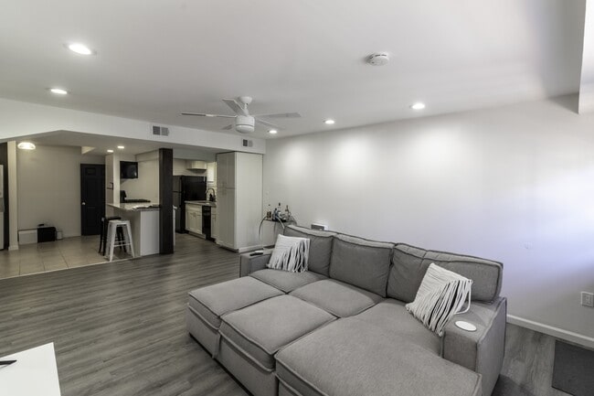 Photo - 916 Highview St