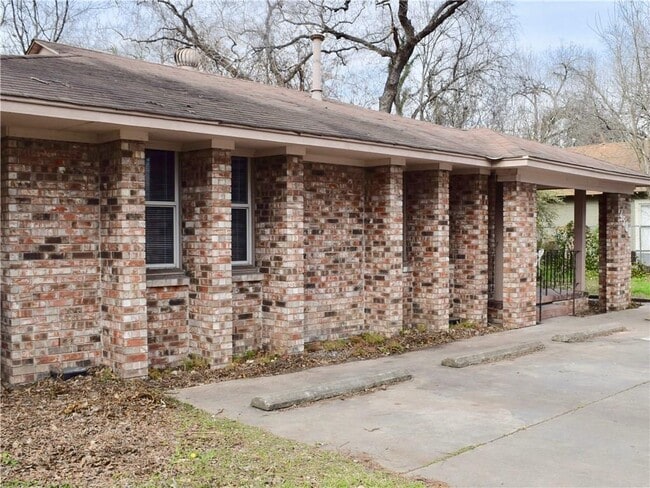 Photo - 4500 Avenue D