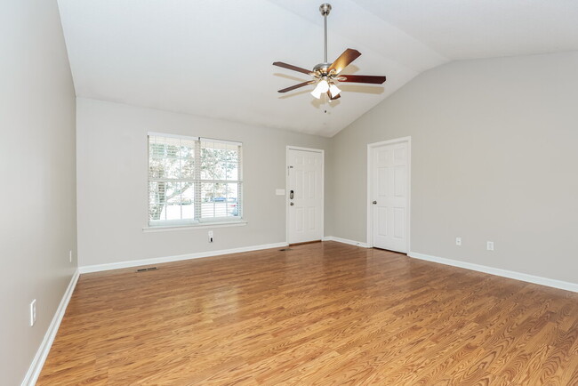 Photo - 2826 Henderson Ln