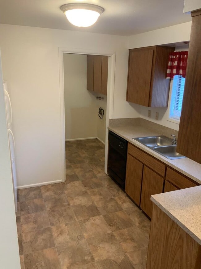Photo - 1410 Amberland Ave