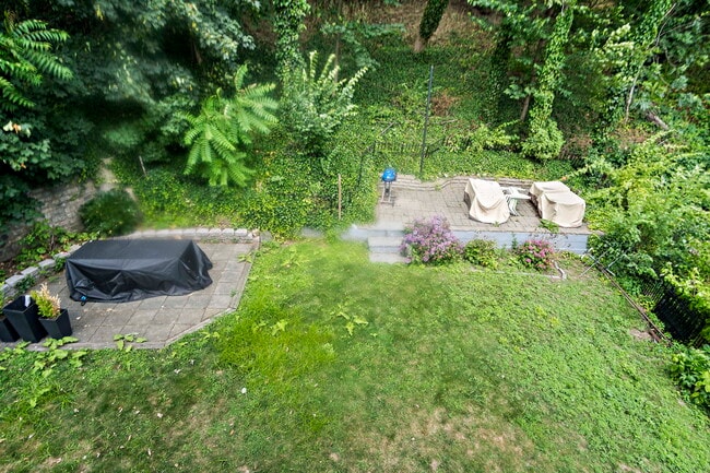 Photo - 398 E 8th St