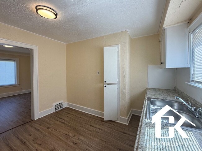16544 Asbury Park Unidad Upper