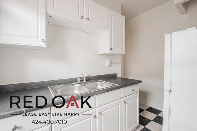 Photo - 447 S Grand View St Unidad 102