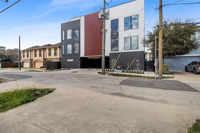 Building Photo - 5614 Larkin St Unit B