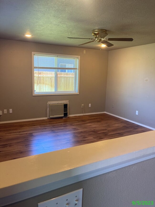 Photo - 1590 SW Harbor Dr