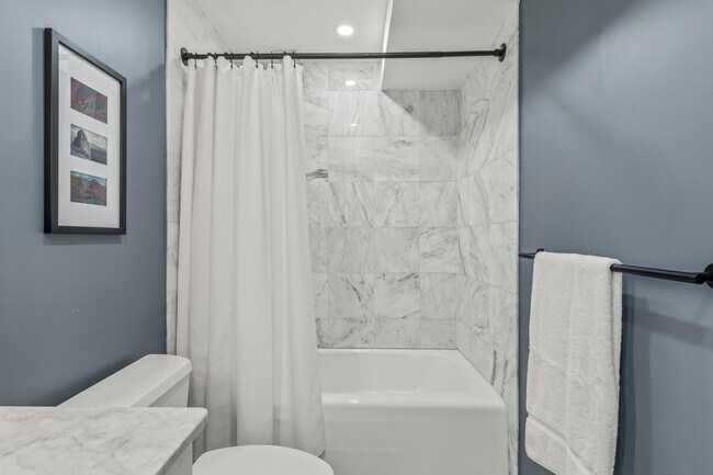 Photo - Parc Rittenhouse Unit 714