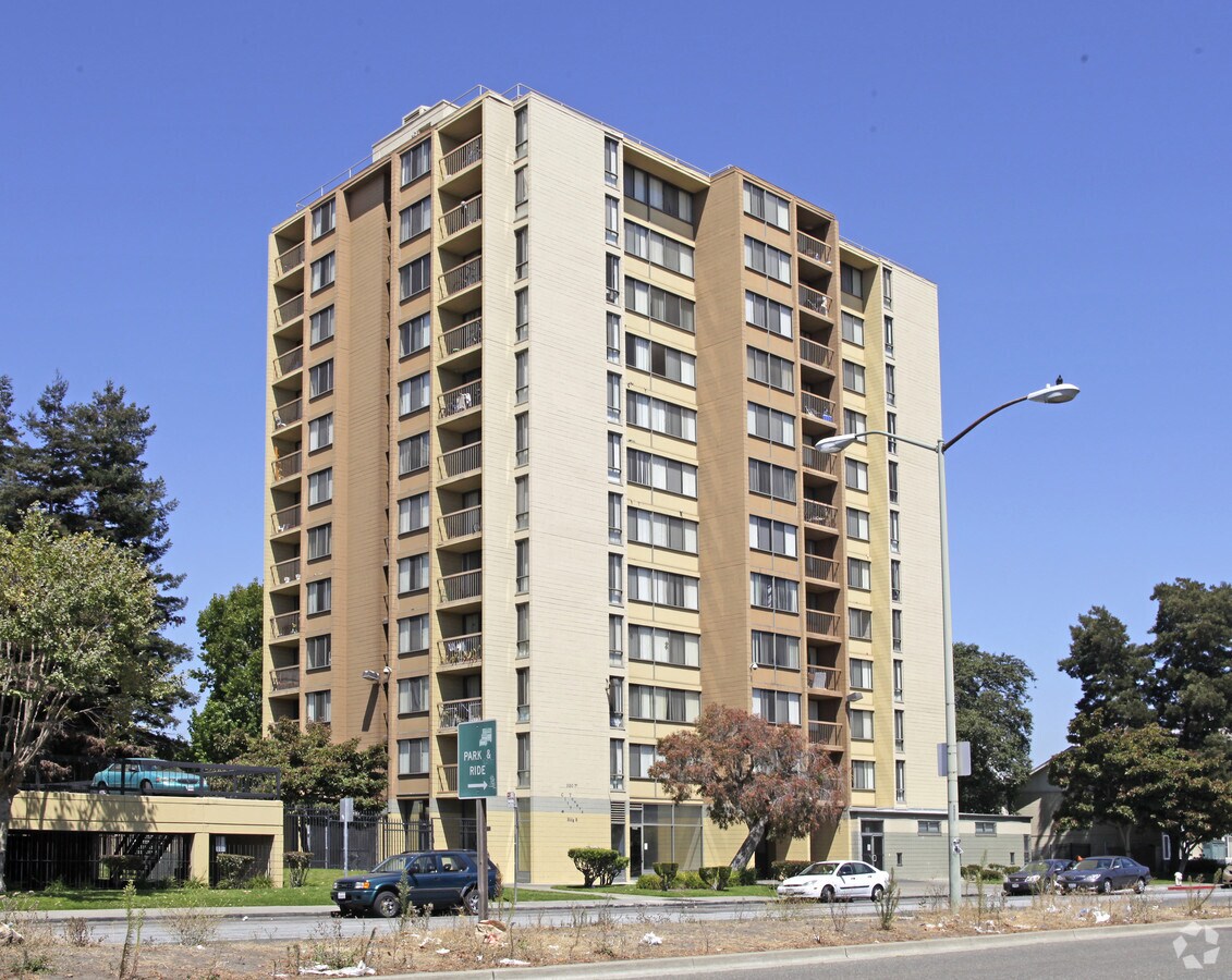 City Towers - City Towers Apartments