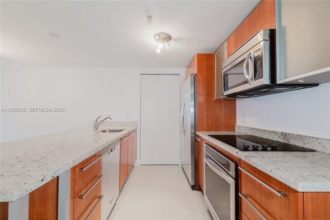 Photo - 185 SW 7th St Unidad 2007