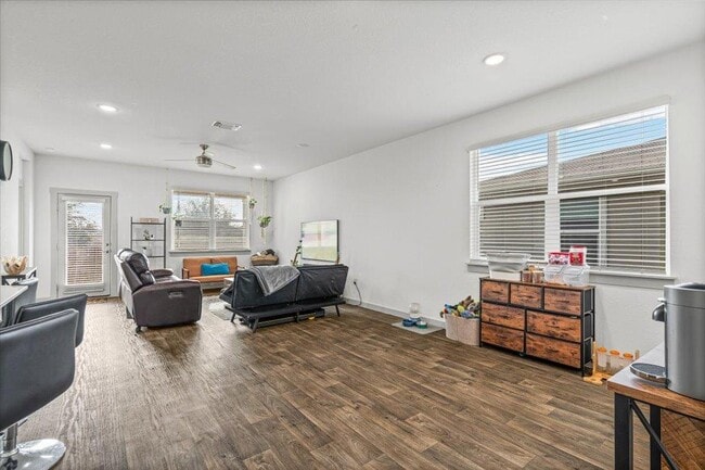 Photo - 3001 Egan Dr