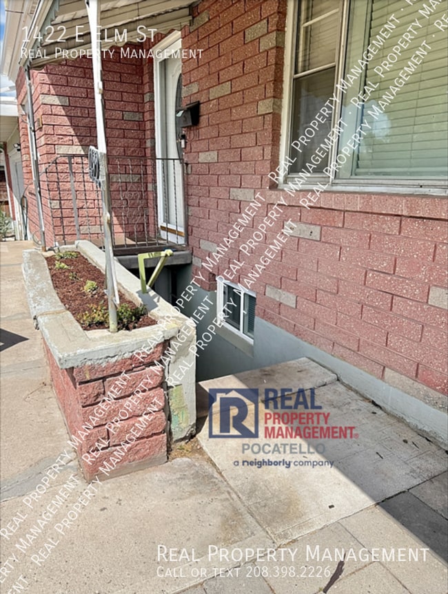 Photo - 1422 E Elm St