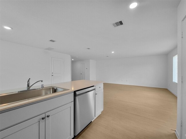 Photo - 31460 Moore Rd