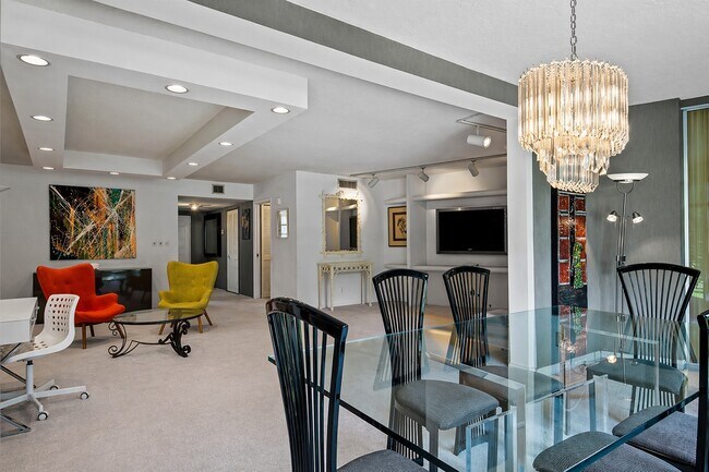 Photo - 3900 Oaks Clubhouse Dr Unit KING  rare find